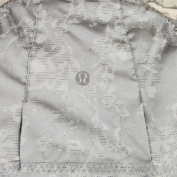 Lululemon Run Travel to Track Jacket Full Zip Jacquard Floral Fossil Gray Size 6 - Picture 11 of 16